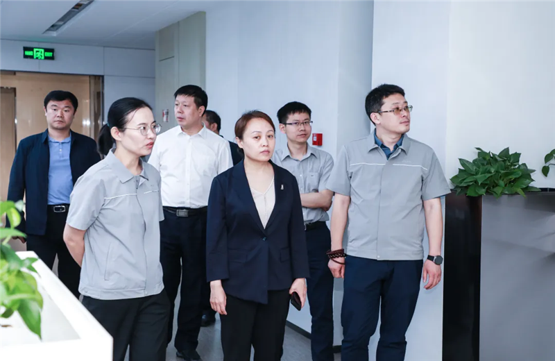 2023年5月15日，河北建材职业技术学院党委书记张明莉一行到东升国际北京集团进行校企合作交流。